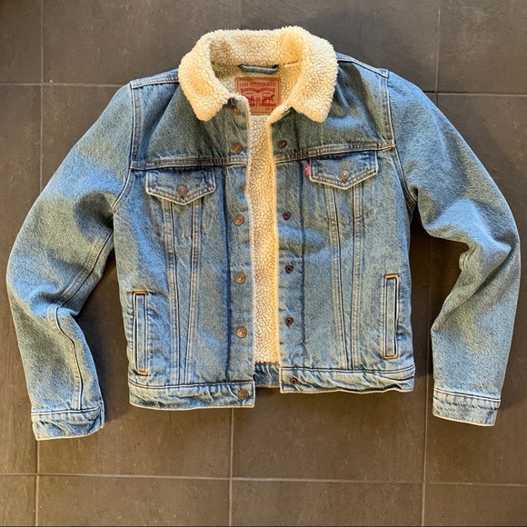 Levi's Jackets & Blazers - Sherpa lined Levi’s denim jean jacket